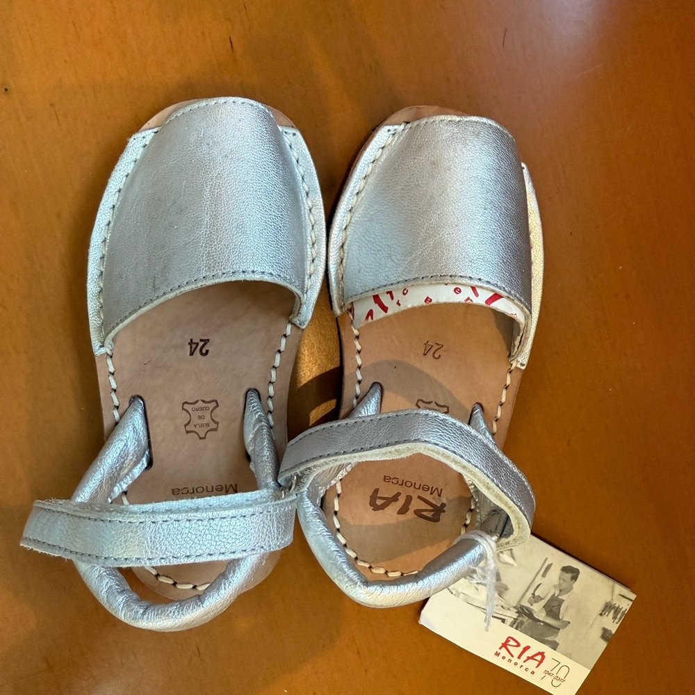 Adorable genuine leather girls sandals made in Italy, never worn! Size 7-8 girls